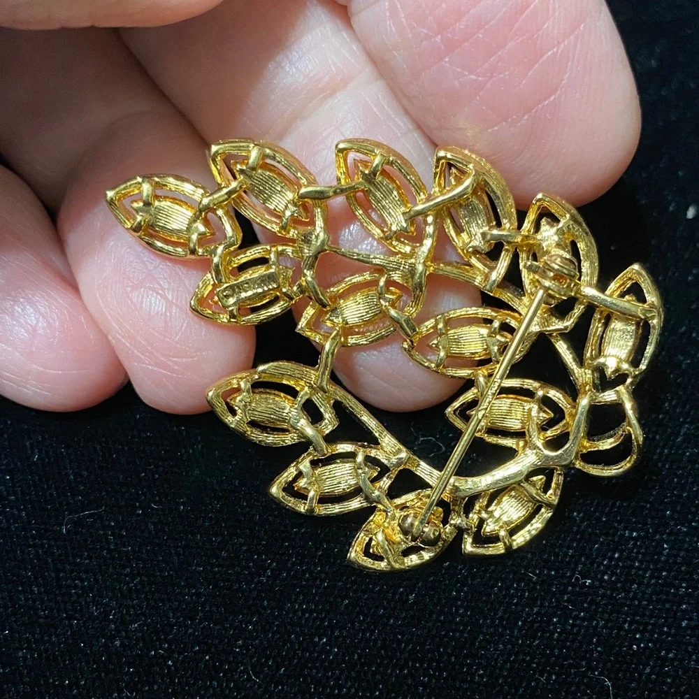 Elegant vintage Napier Gold Leaf Brooch pin